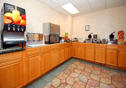 Quality Inn & Suites Seattle 06.[1]